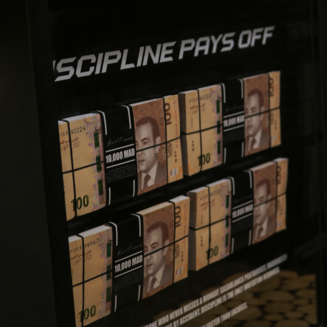 La discipline paie 100 MAD Œuvre d'art